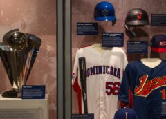 Nueva exhibición del Clásico Mundial de Béisbol se inaugura en el Salón de la Fama