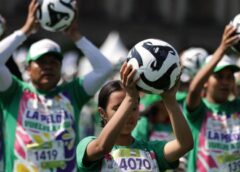 Ciudad de México logra récord Guinness con clase de fútbol más grande del mundo en vísperas de Copa Mundial