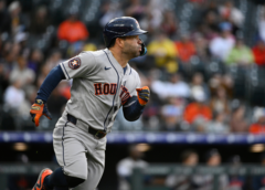 José Altuve alcanza los 2.400 imparables