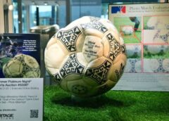 3,35 millones de $ pagan por el balón de la «mano de Dios» de Maradona