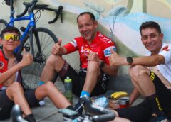 Cientos de ciclistas venezolanos recorren de Caracas a Higuerote en homenaje a víctimas de sismos